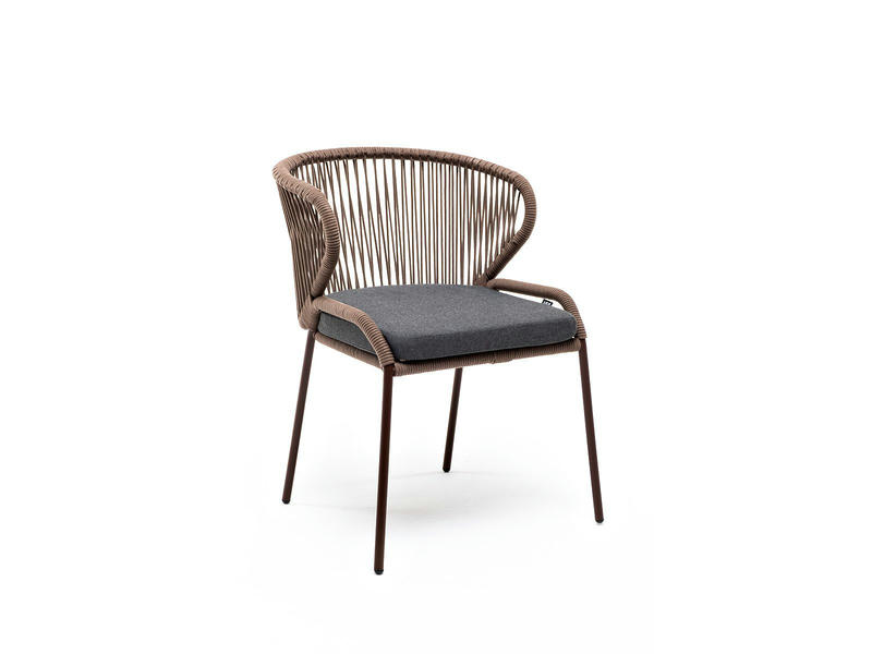 Милан стул плетеный из роупа, каркас алюминий коричневый (RAL8016), роуп коричневый круглый, ткань темно-серая
