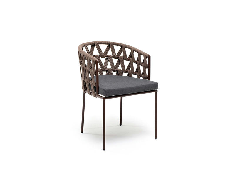 Диего стул плетеный из роупа, каркас из стали коричневый (RAL8016) муар, роуп коричневый круглый, ткань серая