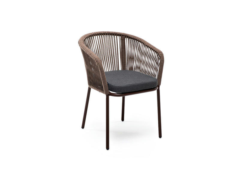 Марсель стул плетеный из роупа, каркас алюминий коричневый (RAL8016) шагрень, роуп коричневый круглый, ткань темно-серая 019