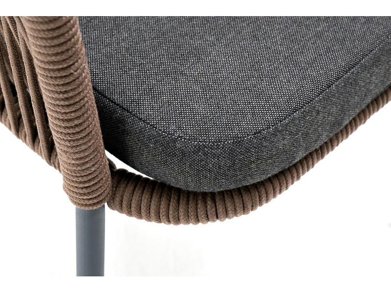 Лион стул плетеный из роупа, каркас из стали серый (RAL7022) шагрень, роуп коричневый круглый, ткань темно-серая